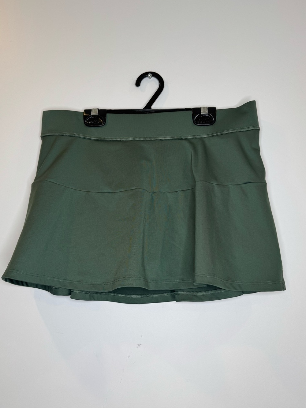 Victoria sport Women's Athletic Skort in Olive Green sz medium